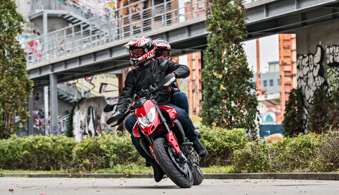 hypermotard-950-ducati-tour-2019-01-editorial-img-1330x768.jpg